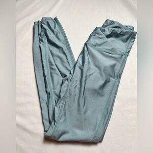 “KYOYO” super shiny mint green scrunch booty leggings